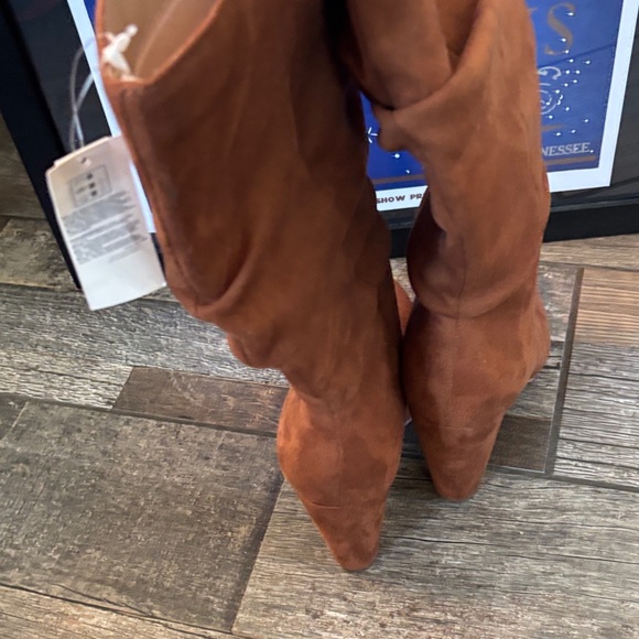 NWT Banana Republic Vegan Suede Slouchy Boots - Picture 4 of 6